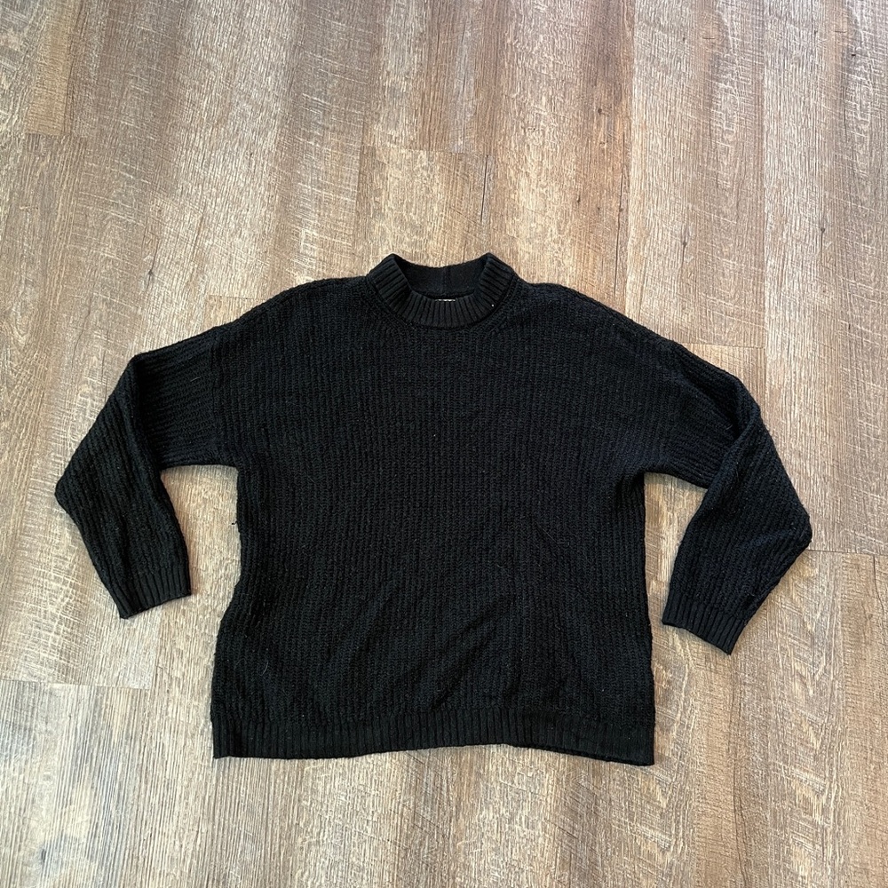 American Eagle Black Crewneck Sweater